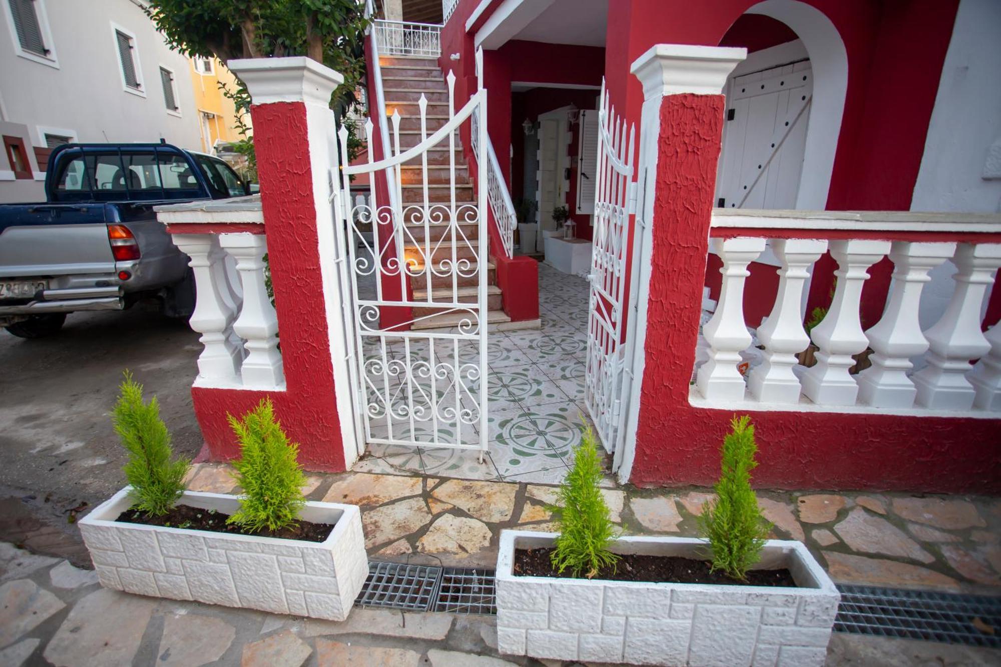 Anatoli Studios In Front Of The Beach Месонги Экстерьер фото